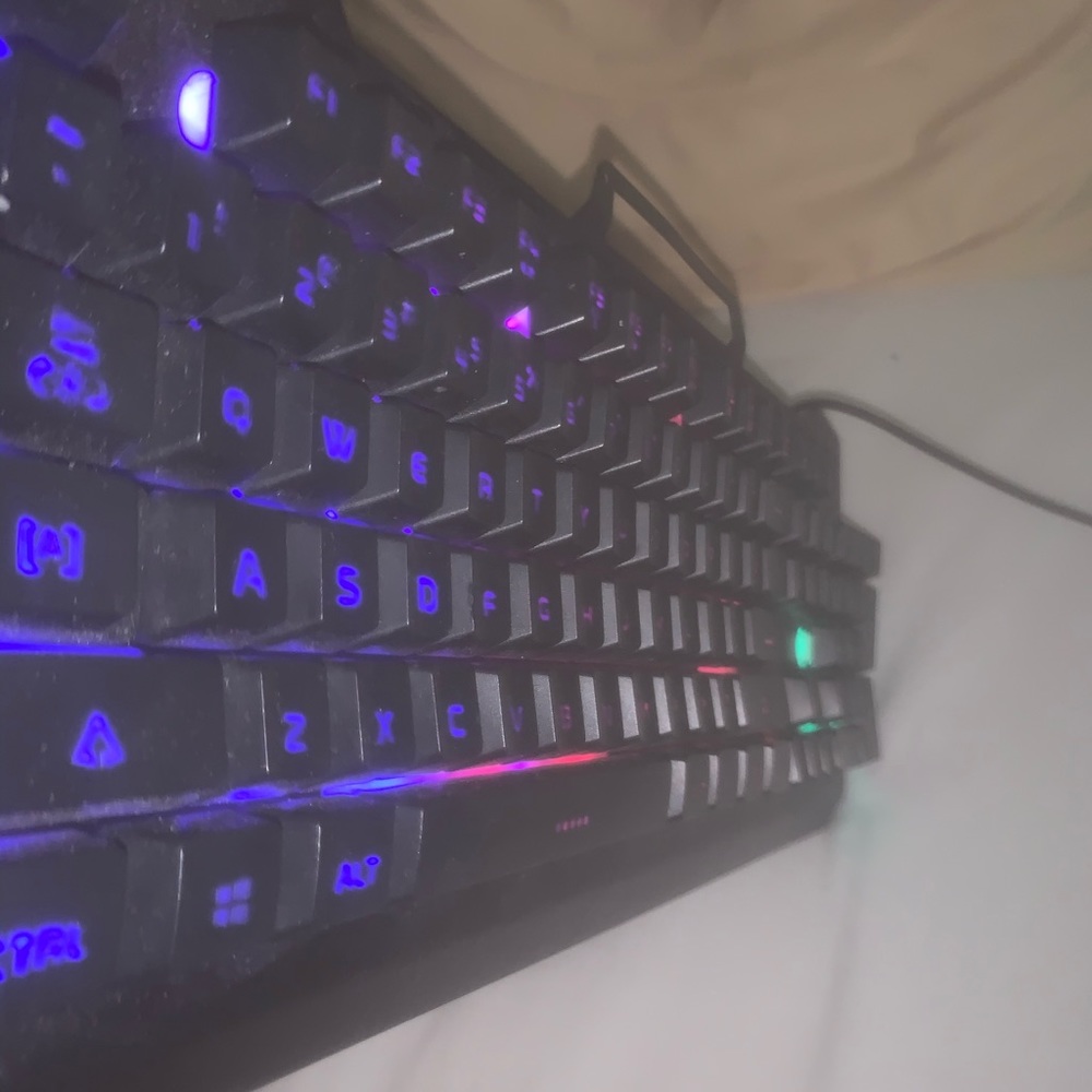 SADES LED Keyboard - Picture 2 of 3